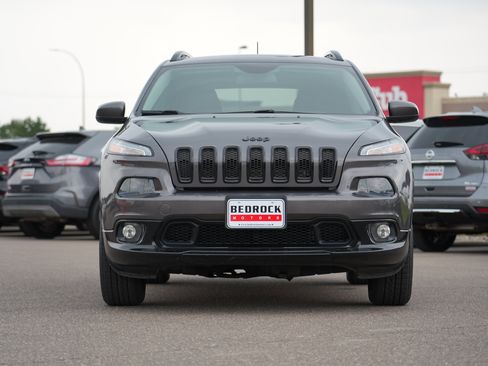 Used 2018 Jeep Cherokee Latitude AWD/4WD image 8