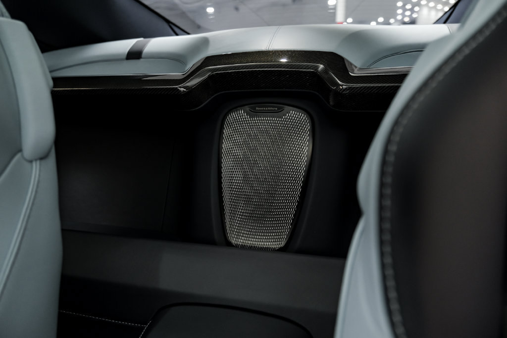 Used 2025 Aston Martin Vanquish RWD image 42