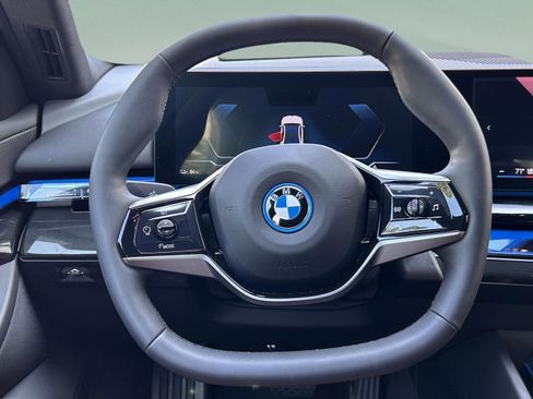 Used 2025 BMW i5 xDrive40 w/ Premium Package image 8