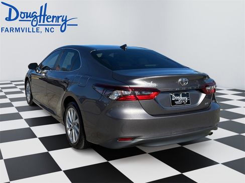 Used 2023 Toyota Camry LE image 3