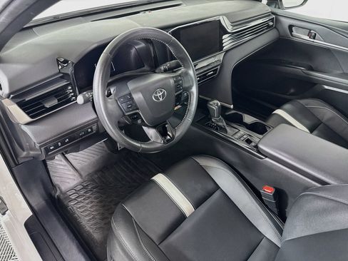 Used 2025 Toyota Camry SE AWD/4WD image 9