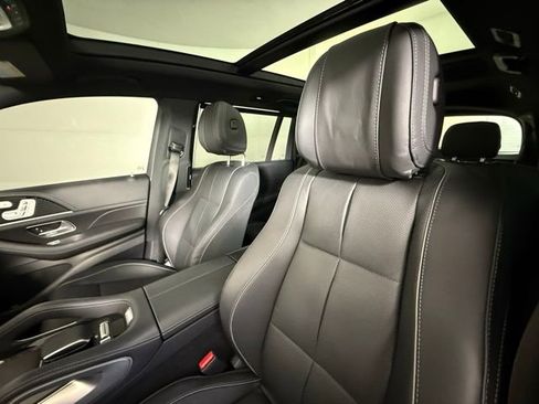 Used 2025 Mercedes-Benz GLS 580 4MATIC image 5