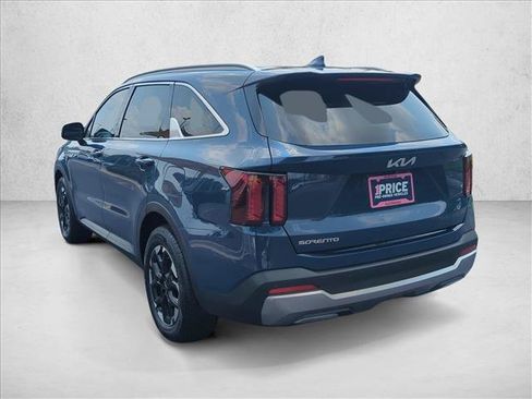 Used 2025 Kia Sorento S FWD image 8