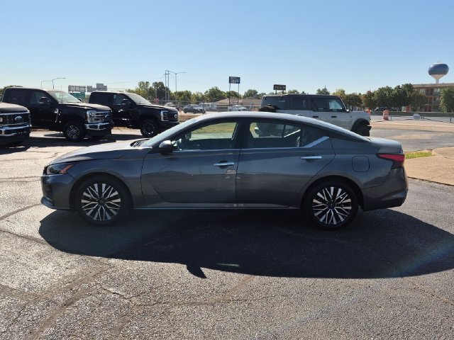 Used 2025 Nissan Altima 2.5 SV FWD image 4