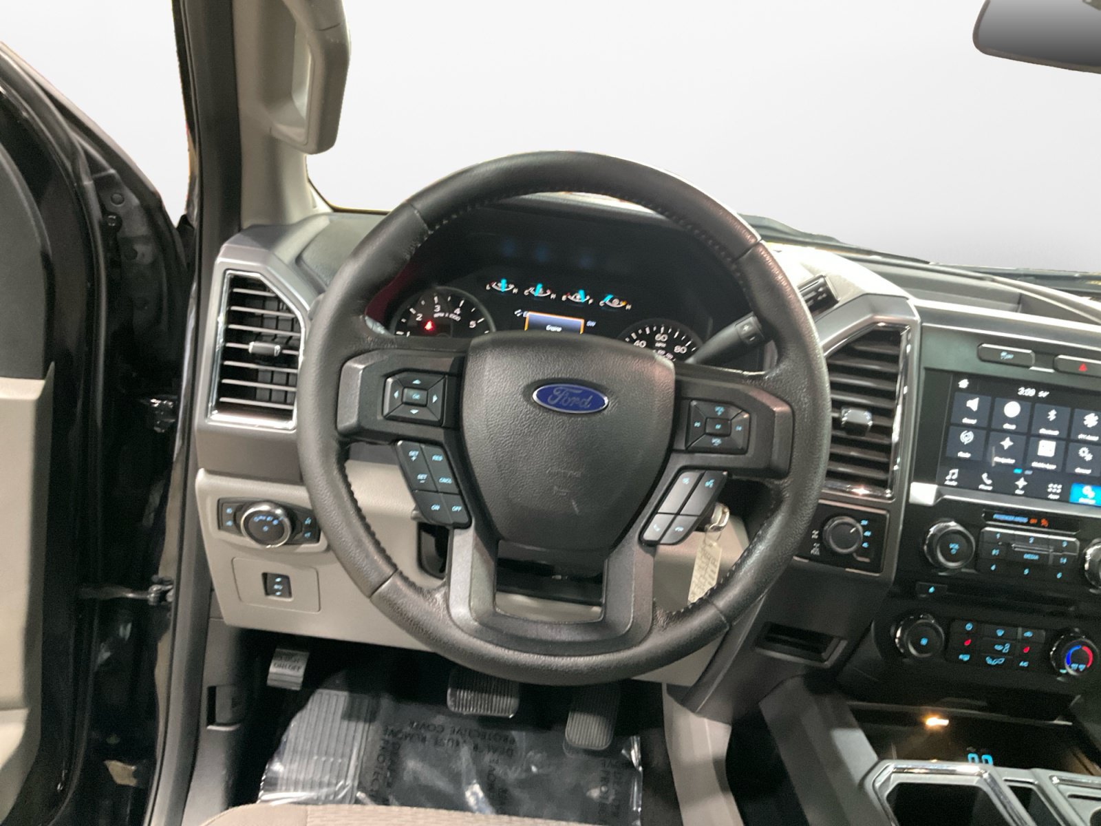 Used 2016 Ford F150 XLT w/ Equipment Group 302A Luxury AWD/4WD image 14