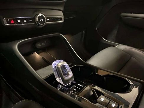 Used 2025 Volvo XC40 B5 Plus image 49