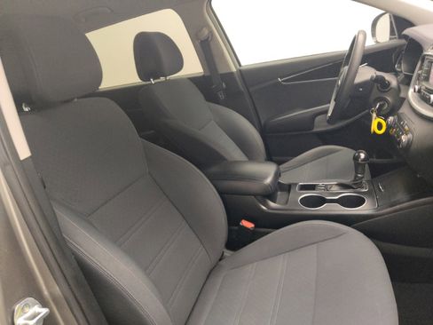 Used 2016 Kia Sorento FWD image 21