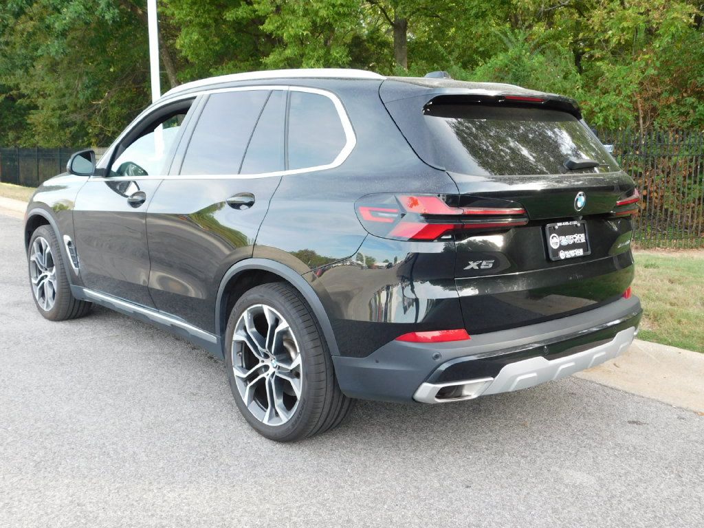 Used 2025 BMW X5 xDrive40i w/ Premium Package AWD/4WD image 3