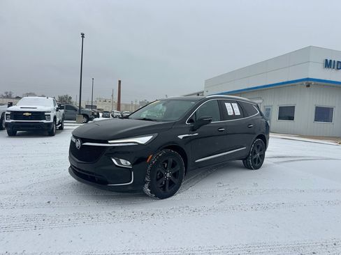 Used 2024 Buick Enclave Essence w/ Sport Touring Edition image 8