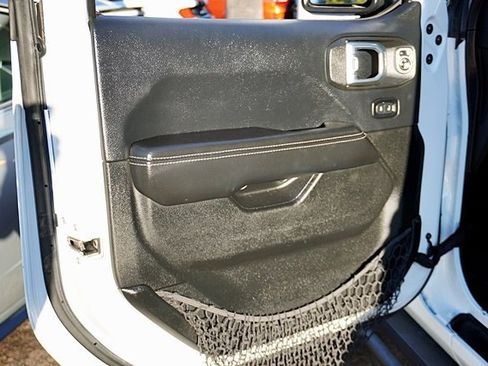 Used 2018 Jeep Wrangler Unlimited Sahara image 25