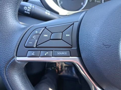 Used 2020 Nissan Kicks S image 18