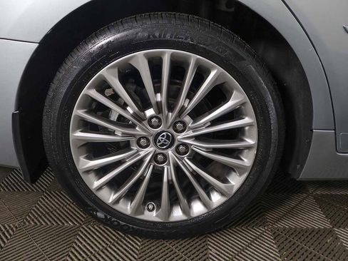 Used 2019 Toyota Avalon Limited image 26