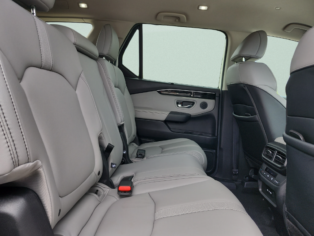 Used 2025 Honda Pilot EX-L image 33