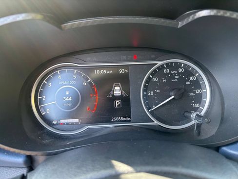 Used 2025 Nissan Versa SV FWD image 35