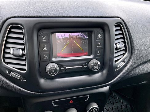 Used 2018 Jeep Compass Latitude image 10