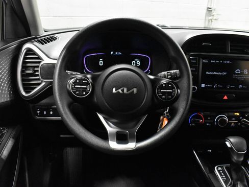 Used 2023 Kia Soul LX w/ LX Technology Package image 7