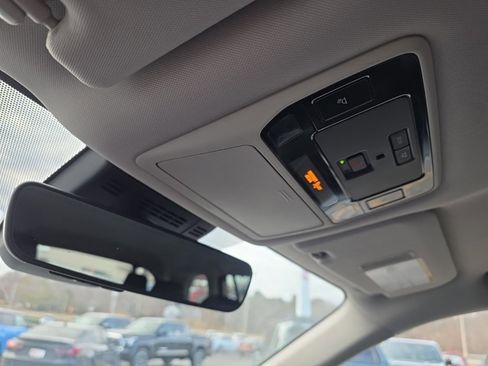 Used 2025 Toyota Grand Highlander AWD image 26