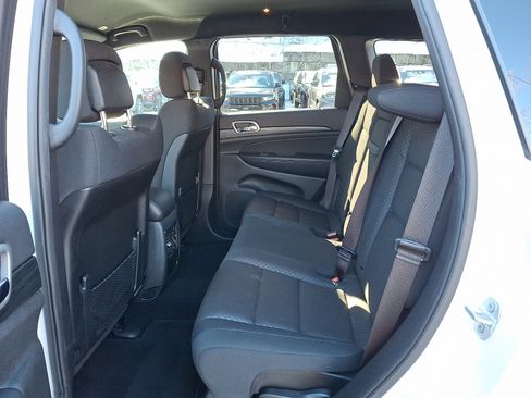 Certified 2020 Jeep Grand Cherokee Laredo w/ 18" Wheel & 8.4" Radio Group image 11