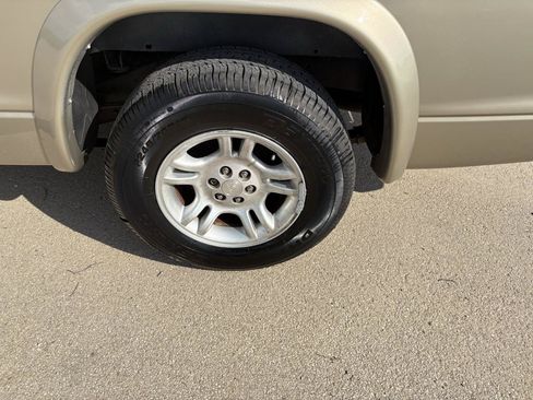 Used 2004 Dodge Dakota 2WD Club Cab w/ Tire & Handling Group image 9