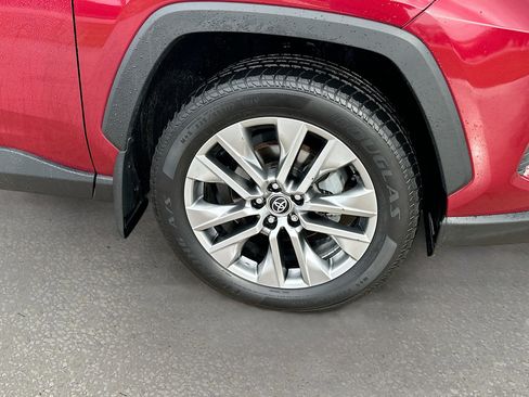 Used 2020 Toyota RAV4 XLE Premium image 30