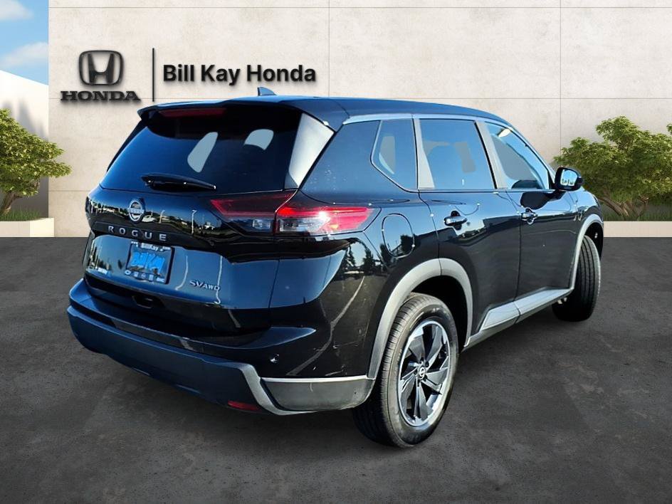 Used 2024 Nissan Rogue SV AWD/4WD image 3