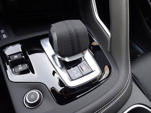 New 2024 Jaguar E-PACE R-Dynamic SE image 23