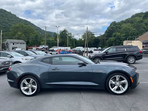Used 2021 Chevrolet Camaro LT RWD image 5