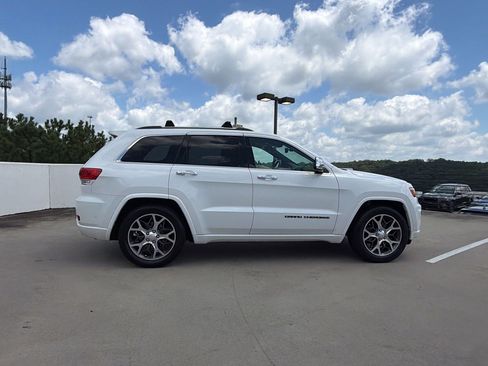 Used 2019 Jeep Grand Cherokee Overland AWD/4WD image 8
