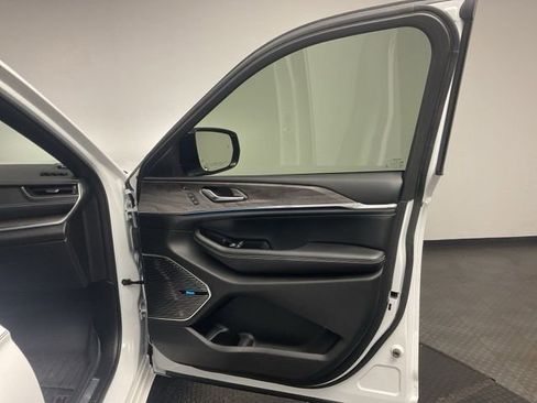 Used 2021 Jeep Grand Cherokee L Overland w/ Luxury Tech Group IV image 24