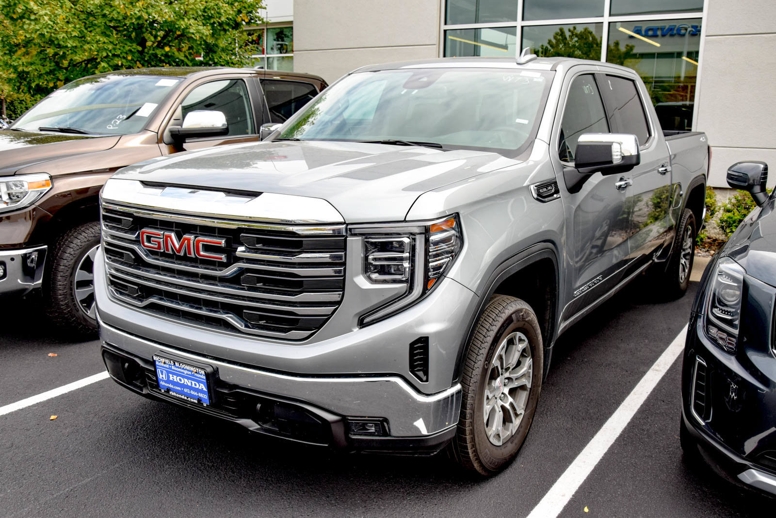 Used 2026 GMC Sierra 1500 SLT AWD/4WD image 12
