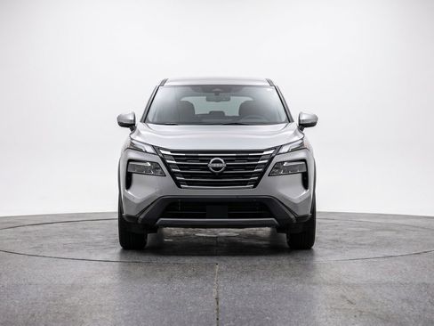 Used 2025 Nissan Rogue SV AWD/4WD image 2