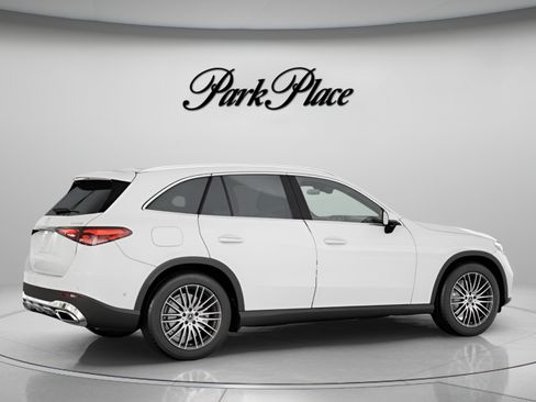 Used 2026 Mercedes-Benz GLC 300 image 23