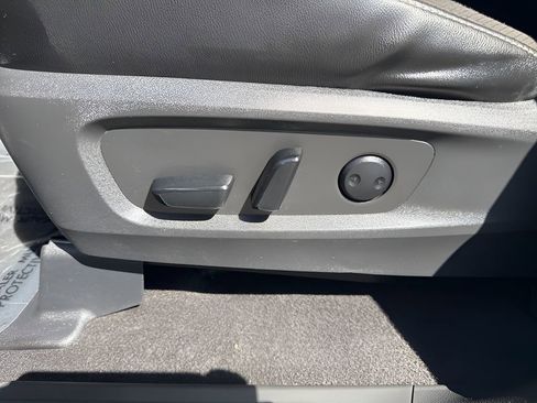 Used 2023 Nissan Pathfinder SL AWD/4WD image 10