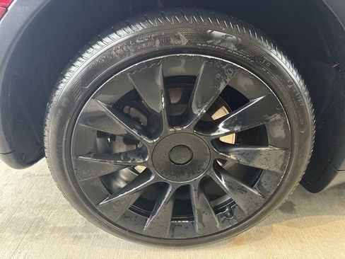 Used 2022 Tesla Model Y Long Range image 7