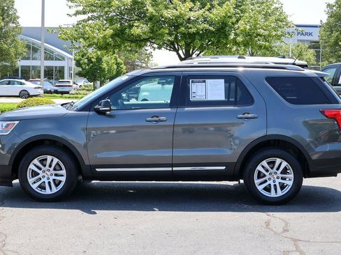 Used 2018 Ford Explorer XLT w/ Equipment Group 202A AWD/4WD image 18