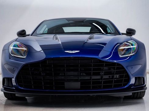New 2025 Aston Martin Vanquish image 5