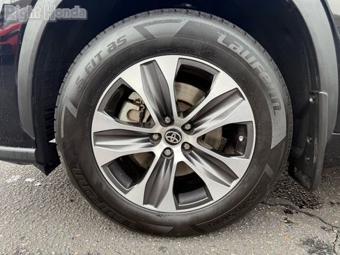 Used 2023 Toyota Highlander XLE image 10