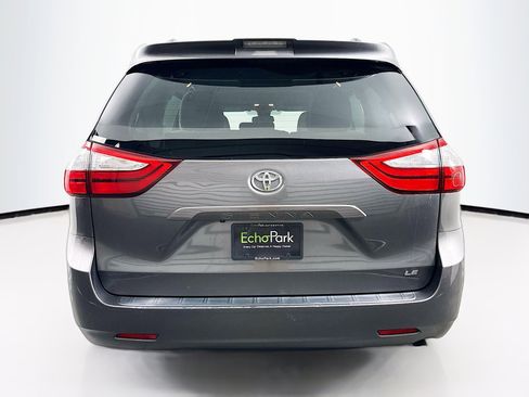 Used 2018 Toyota Sienna LE FWD image 7
