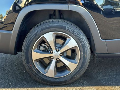 Used 2020 Jeep Cherokee Limited image 6