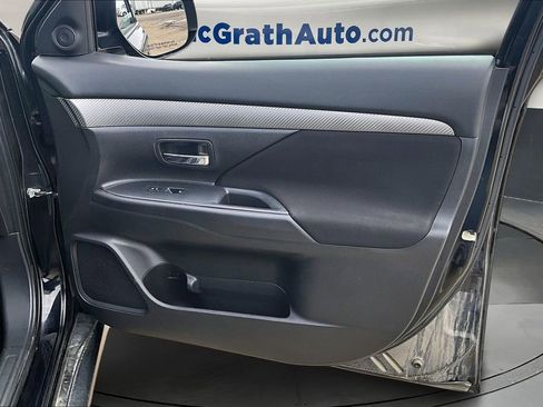 Used 2017 Mitsubishi Outlander SE image 26