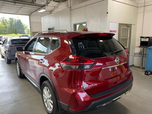 Used 2020 Nissan Rogue SV AWD/4WD image 3