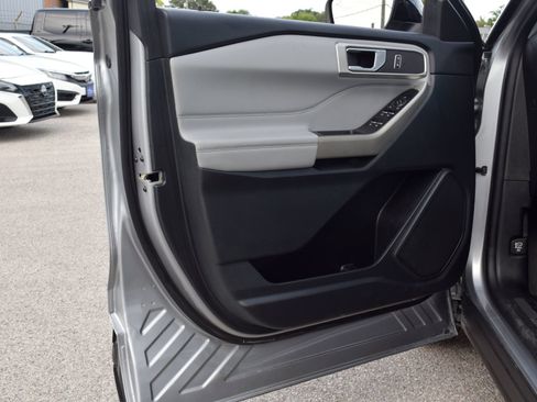 Used 2023 Ford Explorer XLT w/ Equipment Group 202A RWD image 16