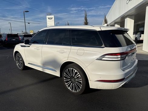 Used 2023 Lincoln Aviator Black Label w/ Class IV Trailer Tow Package image 21
