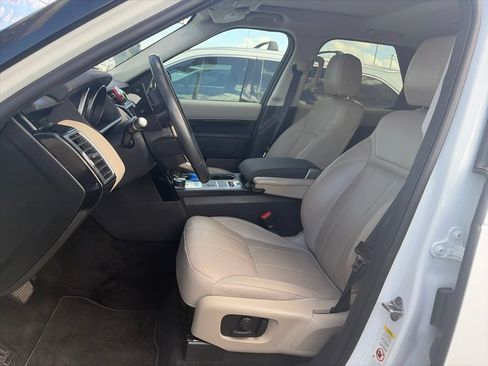 Used 2017 Land Rover Discovery SE AWD/4WD image 2