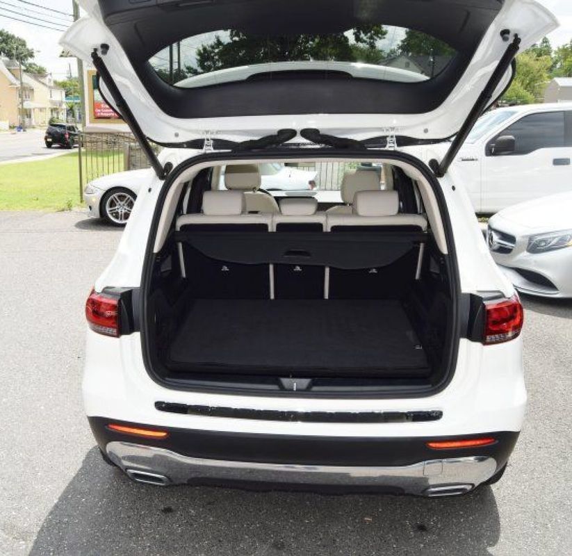 Used 2022 Mercedes-Benz GLB 250 4MATIC w/ Premium Package Lite image 10