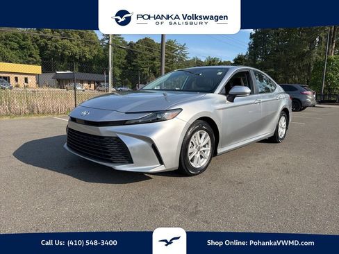 Used 2025 Toyota Camry LE FWD image 1