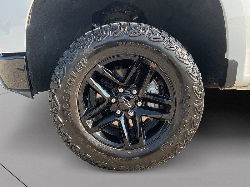 Used 2024 Chevrolet Silverado 1500 LT Trail Boss w/ Convenience Package II AWD/4WD image 15