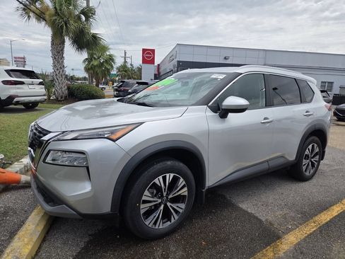 Used 2023 Nissan Rogue SV w/ SV Premium B Package FWD image 1