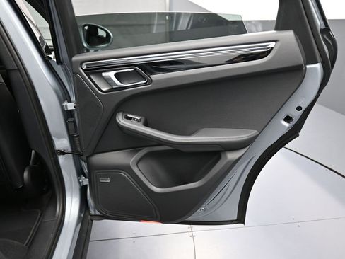 Certified 2025 Porsche Macan image 26