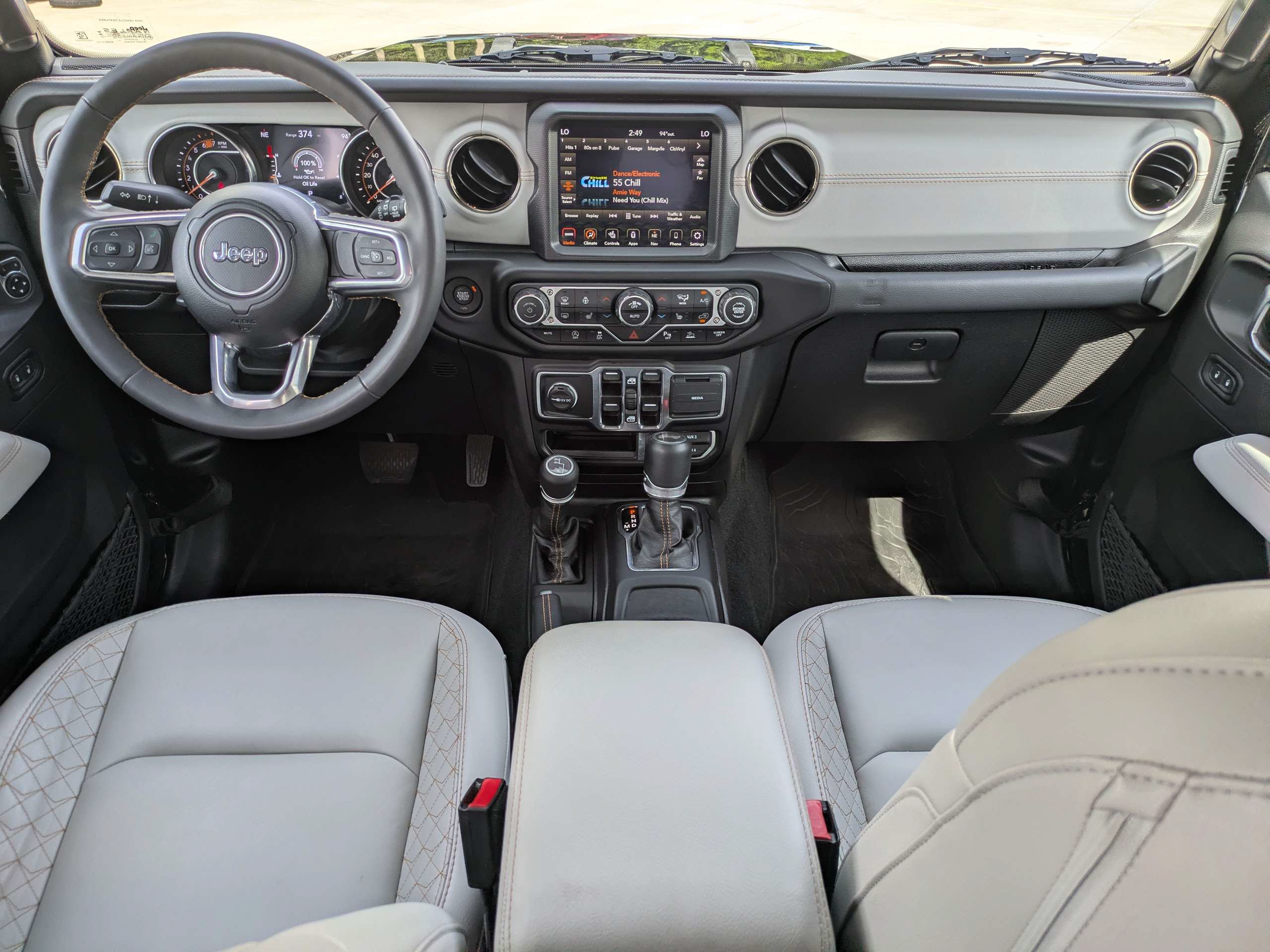 Used 2023 Jeep Wrangler Unlimited Sahara AWD/4WD image 13